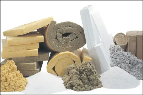 Olika isoleringsmaterial, som stenull eller glasull, i form av skivor, rullar och pulver.
